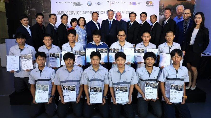 Management representatives from BMW Group Thailand, the German-Thai Chamber of Commerce and Embassy of the Federal Republic of Germany Bangkok, together with teachers and vocational students from Kanchanapisek Mahanakorn Technical College, Bangkaewfa Industrial and Community Education College and Chumphae Technical College, joined the photo session after the certificate ceremony for BMW Service Apprentice Program Management representatives from BMW Group Thailand, the German-Thai Chamber of Commerce and Embassy of the Federal Republic of Germany Bangkok, together with teachers and vocational students from Kanchanapisek Mahanakorn Technical College, Bangkaewfa Industrial and Community Education College and Chumphae Technical College, joined the photo session after the certificate ceremony for BMW Service Apprentice Program
